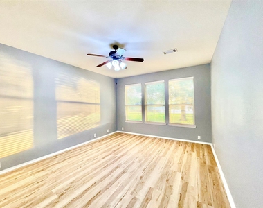 714 Honeysuckle Vine Drive - Photo Thumbnail 5