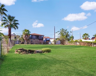 6004 Avenue T - Photo Thumbnail 12