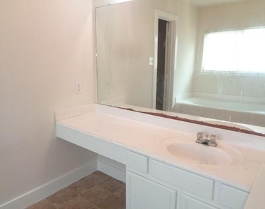 231 Silver Mist - Photo Thumbnail 12