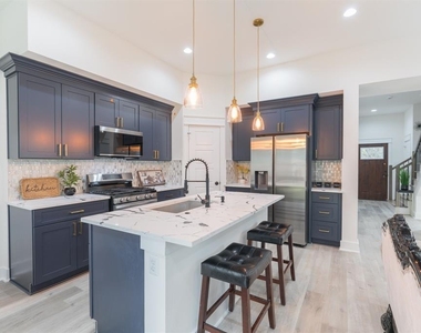 890 Lucky Street - Photo Thumbnail 12