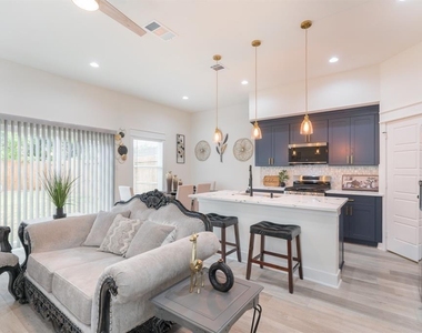 890 Lucky Street - Photo Thumbnail 6