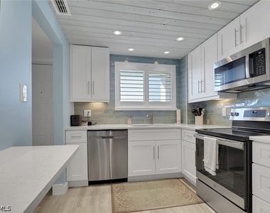 2121 Collier Avenue - Photo Thumbnail 2