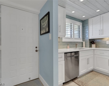 2121 Collier Avenue - Photo Thumbnail 1