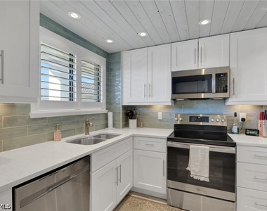 2121 Collier Avenue - Photo Thumbnail 3