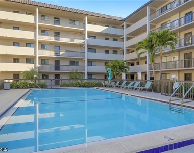2121 Collier Avenue - Photo Thumbnail 25