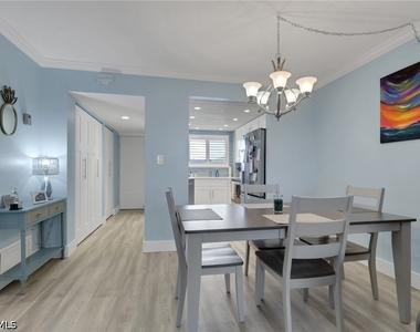 2121 Collier Avenue - Photo Thumbnail 4