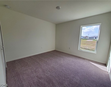 2824 Ne 3rd Avenue - Photo Thumbnail 2