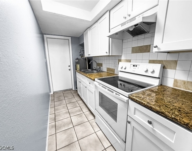 6617 Warwick Circle - Photo Thumbnail 10