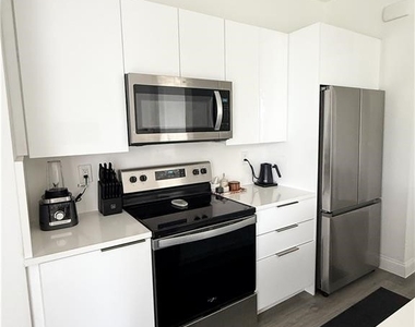 343 Rawlings Avenue - Photo Thumbnail 10