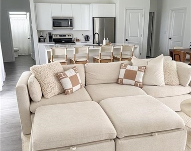 343 Rawlings Avenue - Photo Thumbnail 5