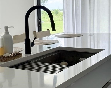 343 Rawlings Avenue - Photo Thumbnail 9