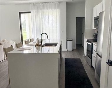343 Rawlings Avenue - Photo Thumbnail 7