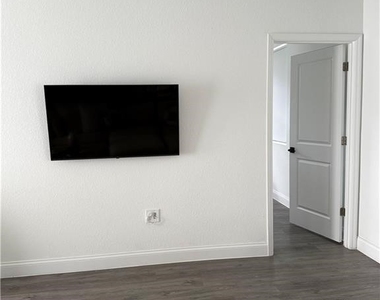 343 Rawlings Avenue - Photo Thumbnail 12