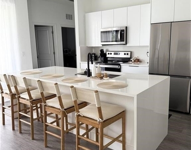 343 Rawlings Avenue - Photo Thumbnail 4