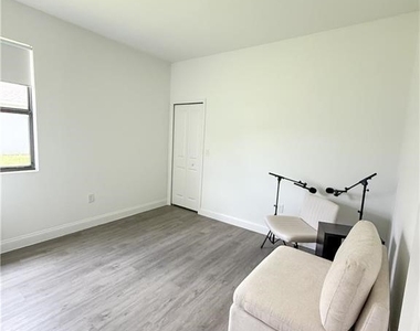 343 Rawlings Avenue - Photo Thumbnail 23