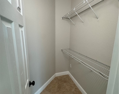 3829 Sw 17th Place - Photo Thumbnail 10