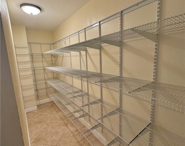 3829 Sw 17th Place - Photo Thumbnail 7