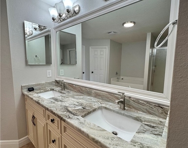 3829 Sw 17th Place - Photo Thumbnail 14