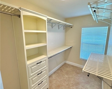 3829 Sw 17th Place - Photo Thumbnail 17