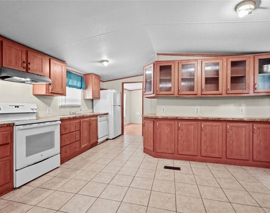 22521 West Road - Photo Thumbnail 10