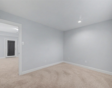 911 W 35th Street - Photo Thumbnail 27