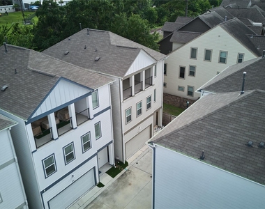 911 W 35th Street - Photo Thumbnail 29