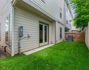 911 W 35th Street - Photo Thumbnail 9