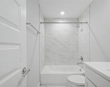 911 W 35th Street - Photo Thumbnail 31