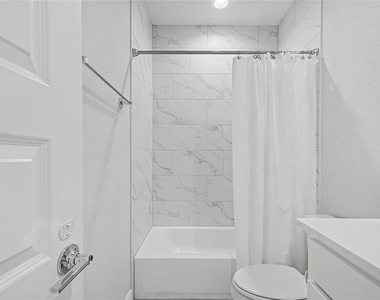 911 W 35th Street - Photo Thumbnail 21