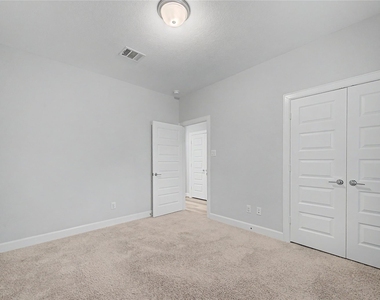 911 W 35th Street - Photo Thumbnail 20