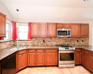 16302 Ash Point Lane - Photo Thumbnail 12