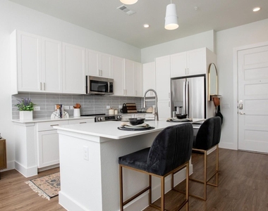11111 Nexus Avenue - Photo Thumbnail 2