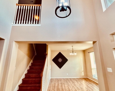 9947 Valance Way - Photo Thumbnail 4