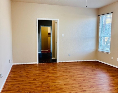 9947 Valance Way - Photo Thumbnail 14