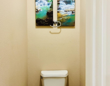 9947 Valance Way - Photo Thumbnail 18
