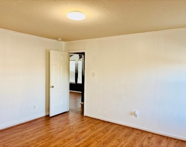 9947 Valance Way - Photo Thumbnail 28