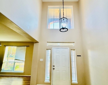 9947 Valance Way - Photo Thumbnail 5