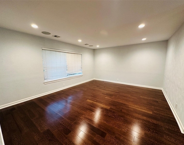 9758 Cedardale Drive - Photo Thumbnail 5