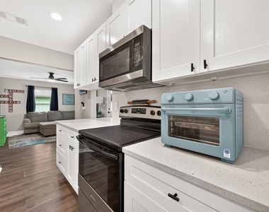 1005 Avenue D - Photo Thumbnail 17