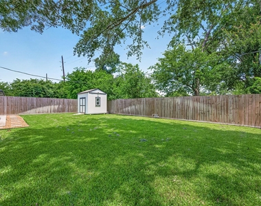 1005 Avenue D - Photo Thumbnail 37