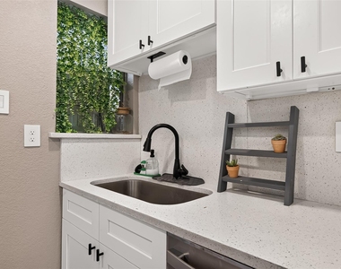 1005 Avenue D - Photo Thumbnail 19