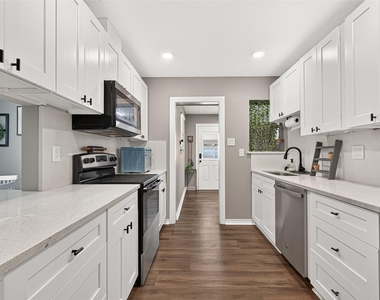 1005 Avenue D - Photo Thumbnail 22