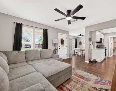 1005 Avenue D - Photo Thumbnail 8