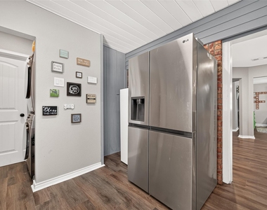 1005 Avenue D - Photo Thumbnail 14