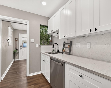 1005 Avenue D - Photo Thumbnail 21