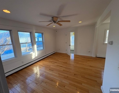 580 Chestnut - Photo Thumbnail 2
