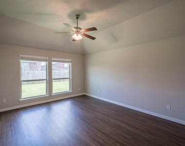 7418 Masters Drive - Photo Thumbnail 10