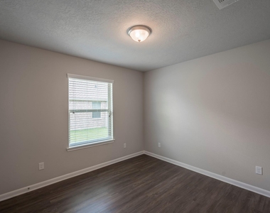 7418 Masters Drive - Photo Thumbnail 18