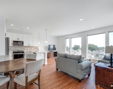 85 Ridge - Photo Thumbnail 9