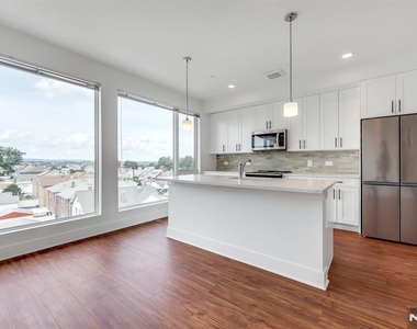 85 Ridge - Photo Thumbnail 16